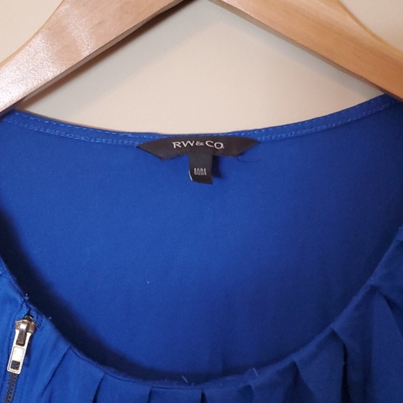 ⛱3/$20 RW&co Sleeveless Blue top - Picture 3 of 6